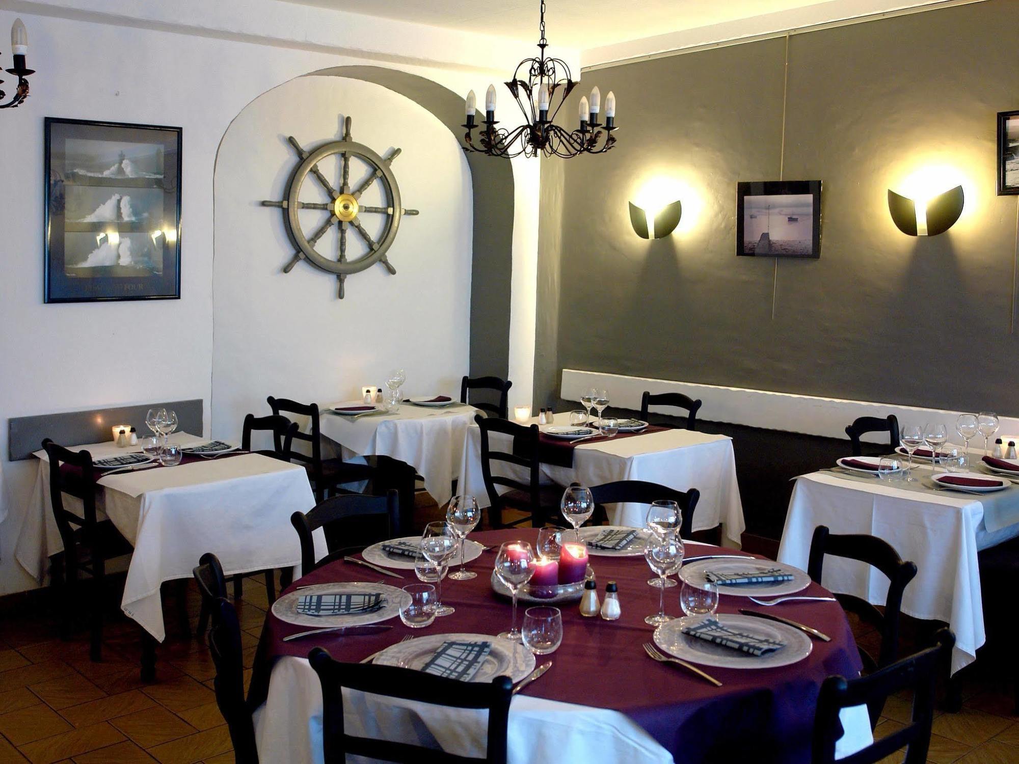Logis Hotel Les Chardons Bleus Restaurant Le Bistrot De La Mer Roscoff Exteriér fotografie